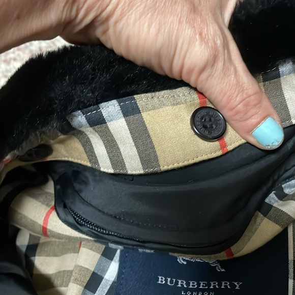 Burberry wear 2 ways - winterized wool camel hair insert and waterproof outer - Picture 5 of 16